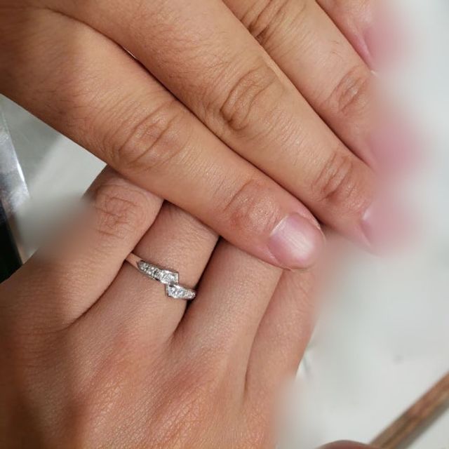 【ジュエリーツツミ(JEWELRY TSUTSUMI)の口コミ】 プラチナの質感が綺麗で指ざわりが良いのが決め手ですね。また他の人とあ…