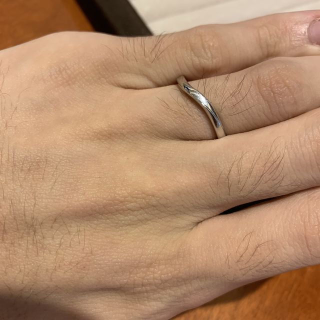 【TRECENTI(トレセンテ)の口コミ】 ウェーブでシンプルなシンプルなデザインながらも、カーブのかかり方など…