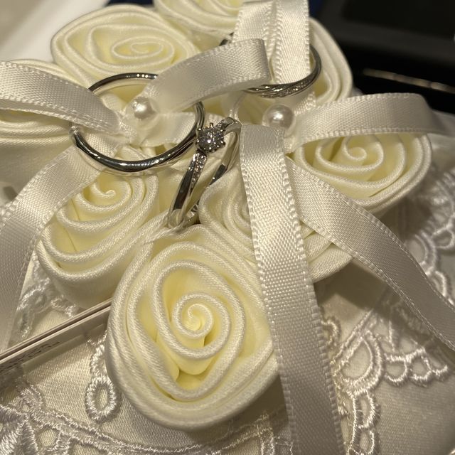 【4℃ BRIDAL(ヨンドシーブライダル)の口コミ】 結婚指輪と婚約指輪の重ねづけがしたくて色々なものを試しましたが、こち…