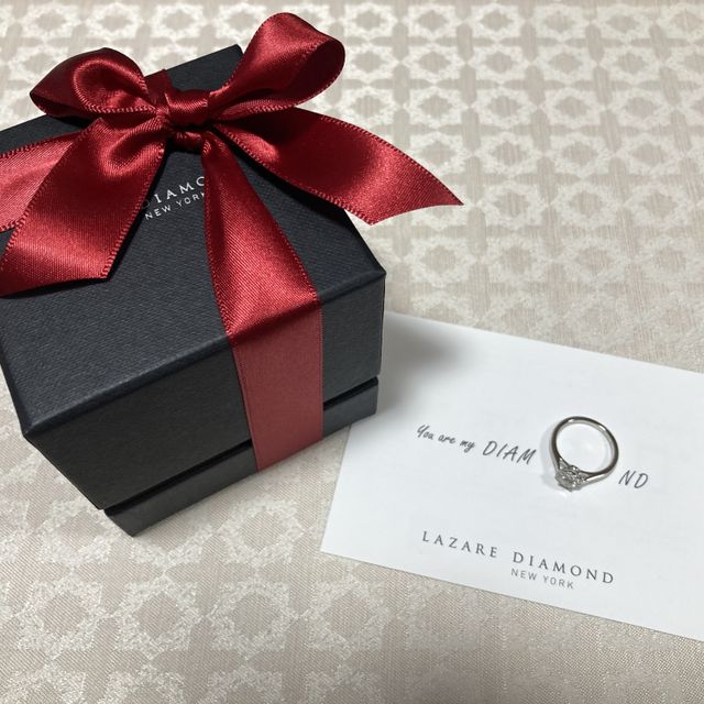 【ラザール ダイヤモンド(LAZARE DIAMOND)の口コミ】 初めはゴージャス過ぎるものは似合わないと思い、シンプルな一粒ダイヤで…