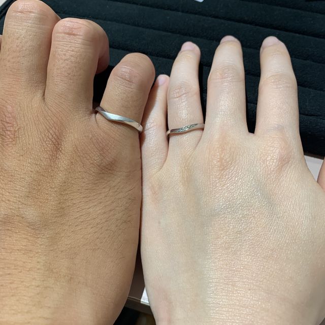 【TRECENTI(トレセンテ)の口コミ】 指が綺麗にみえるvの形で、ダイヤもすごく綺麗だったので選びました。部分…