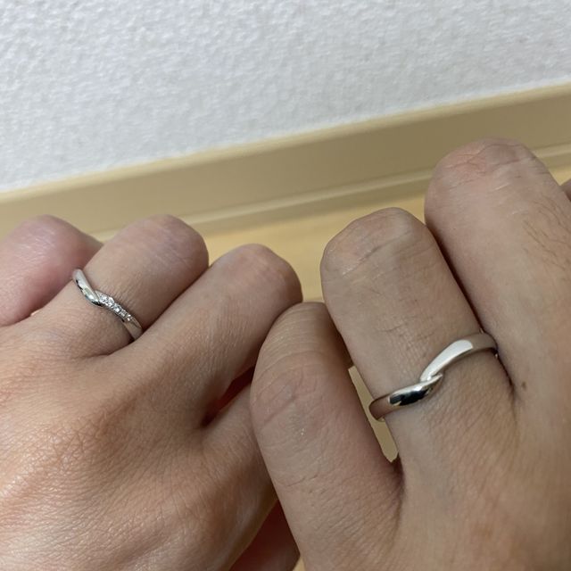 【RosettE(ロゼット)の口コミ】 まるで手を繋いでるようなV字のデザインがかわいいです。サイズもしっかり…