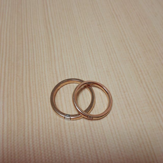 【Galopine & Galopin(ガロピーネガロパン)の口コミ】 ピンクゴールドで、肌に馴染みやすくきれいに見えたからです。また、指輪…