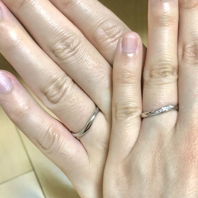 【銀座ダイヤモンドシライシの口コミ】 ペアで販売されている結婚指輪がよかったので、2人でこれがいいね、と思え…