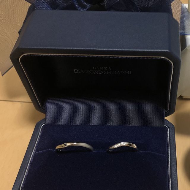 【銀座ダイヤモンドシライシの口コミ】 ペアで販売されている結婚指輪がよかったので、2人でこれがいいね、と思え…