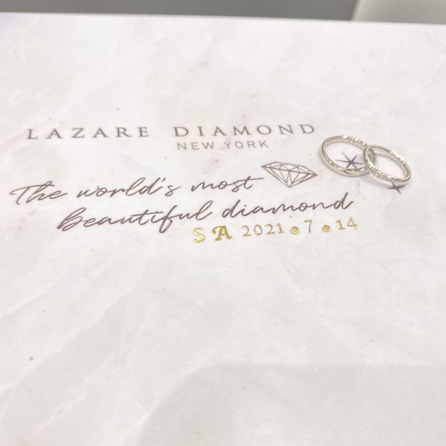 【ラザール ダイヤモンド(LAZARE DIAMOND)の口コミ】 旦那と私の指輪の好みが違って、迷っていたところ、店員さんがおすすめし…