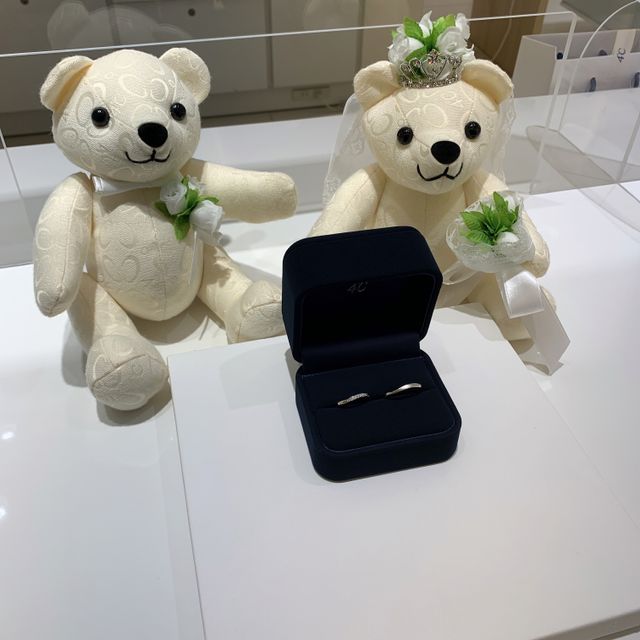 【4℃ BRIDAL(ヨンドシーブライダル)の口コミ】 シンプルなデザインと落ち着いた素材が良かったため、マット加工されてい…