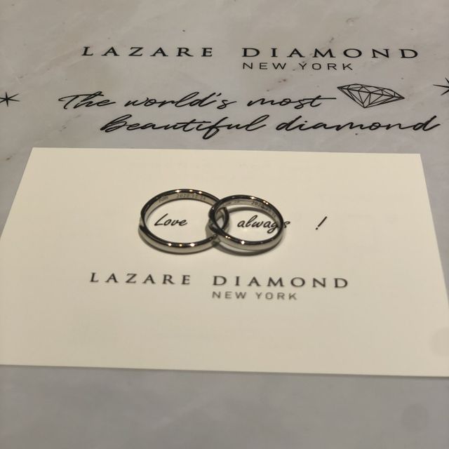 【ラザール ダイヤモンド(LAZARE DIAMOND)の口コミ】 少し太めのシンプルなデザインを探していました。
この条件で探すと、他の…