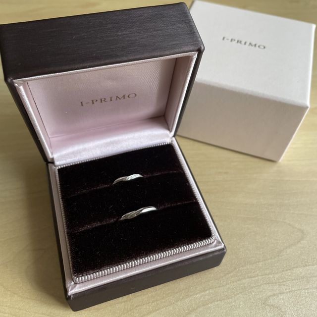 【アイプリモ(I-PRIMO)の口コミ】 婚約指輪と重ね付けした時にピッタリと合うようなものを選びました。また…