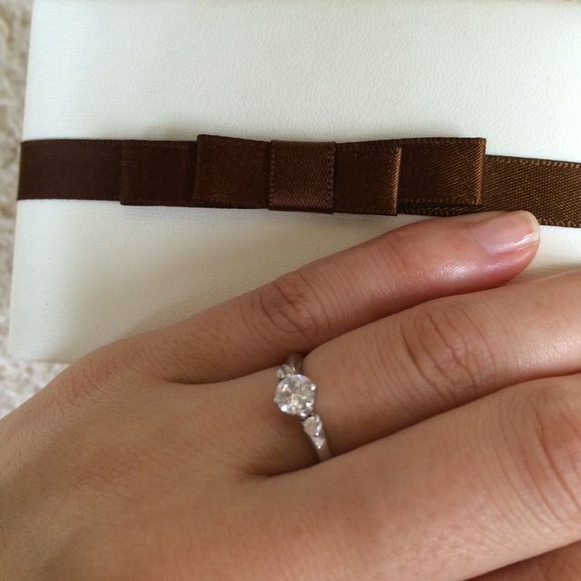 【アイプリモ(I-PRIMO)の口コミ】 シンプルかつダイヤがついているキラキラしたデザインの物を探していまし…