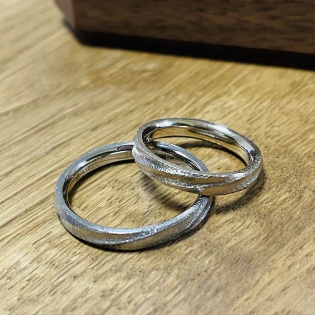 【TANZO.(鍛造指輪)の口コミ】 オーダーで作っていただきました。デザインや表面加工などはざっくりとし…