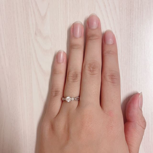 【エクセルコダイヤモンド(EXELCO DIAMOND)の口コミ】 他と被らないデザインで、ミル打ちがされていて、上品でかわいかったので…