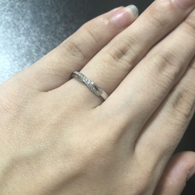 【エクセルコダイヤモンド(EXELCO DIAMOND)の口コミ】 本当はシンプルなものを選ぶ予定でしたが、これを見てとても惹かれました…