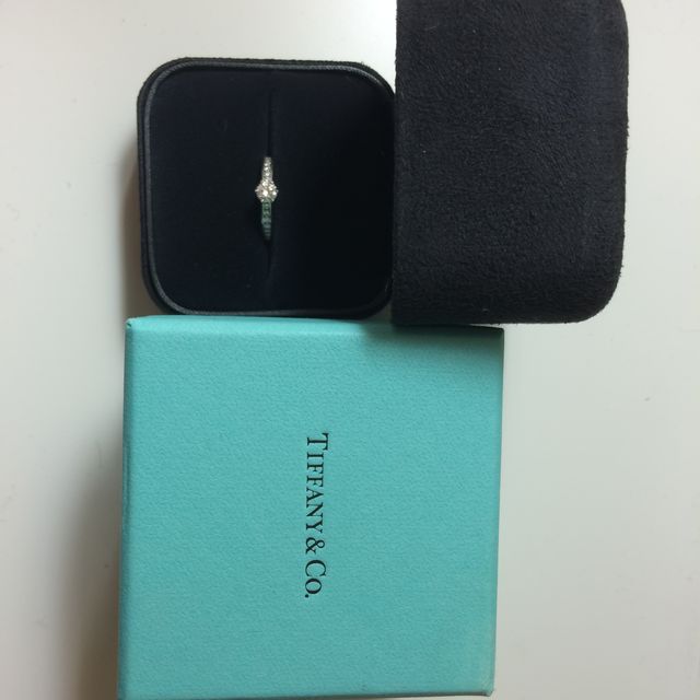 【ティファニー(Tiffany & Co.)の口コミ】 指輪は昔からの憧れのティファニーでと決めていました。
その中でも一際、…