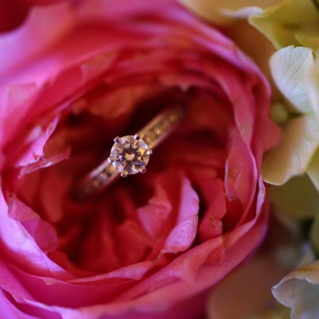 【ティファニー(Tiffany & Co.)の口コミ】 指輪は昔からの憧れのティファニーでと決めていました。
その中でも一際、…