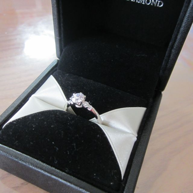 【エクセルコダイヤモンド(EXELCO DIAMOND)の口コミ】 つけた感じが指輪を普段つけていない私でも違和感なくつけれたことと、最…