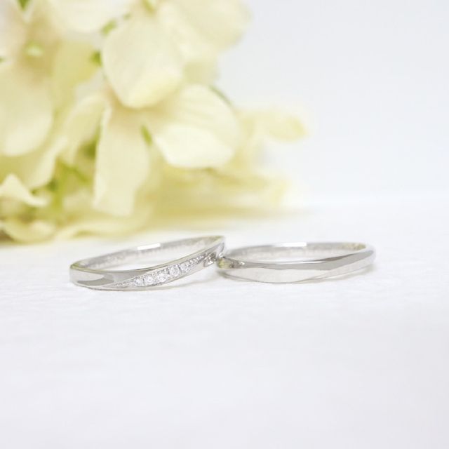 【LEGAN(レガン)の口コミ】 デザインはねじれた模様に少し宝石が入っているものを探していました。価…