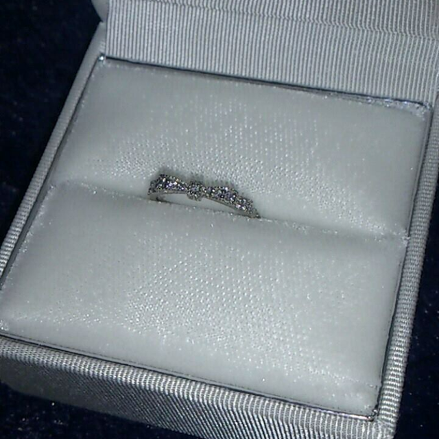 【ジル スチュアート(JILLSTUART)の口コミ】 結婚する前に主人とデートしていた時、この指輪がディスプレイしてあるの…