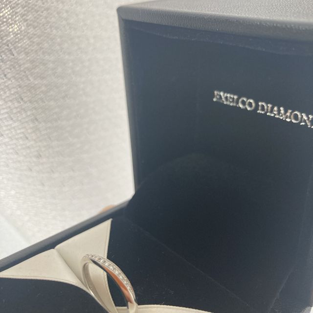 【エクセルコダイヤモンド(EXELCO DIAMOND)の口コミ】 同時に購入した婚約指輪とセットで着けられる形状とデザインであるところ…
