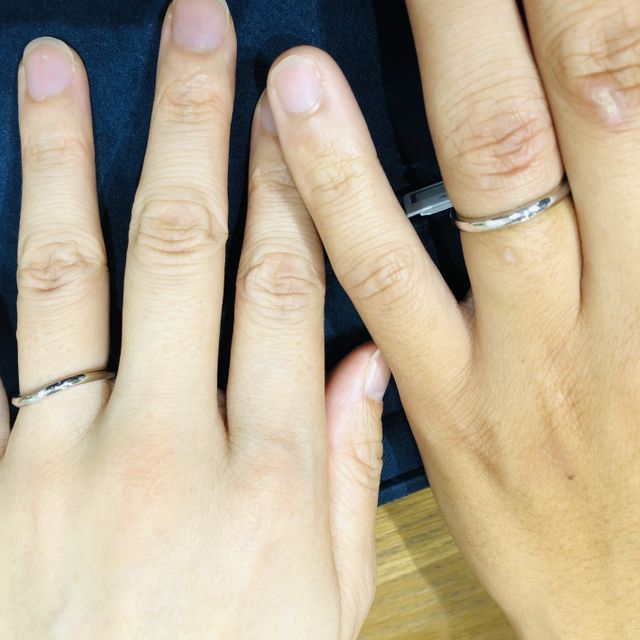 【JEWELRY STUDIO Advance(ジュエリースタジオアドバンス)の口コミ】 プラチナ製
シンプルで上品なリングです。
女性側はダイヤを一石入れてい…