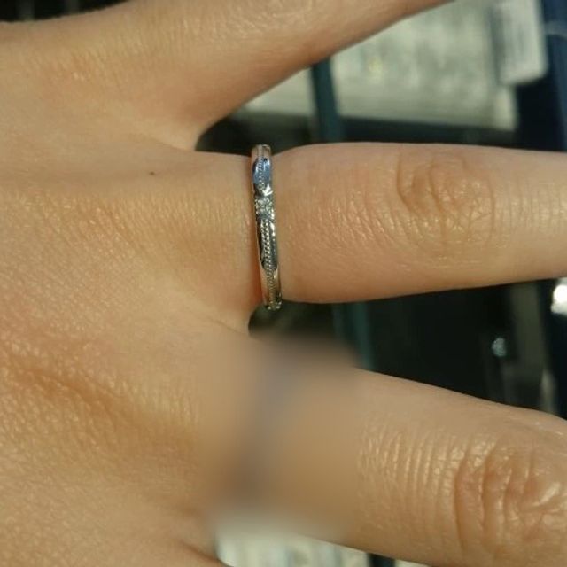 【銀座ダイヤモンドシライシの口コミ】 細身で上品な印象があるので日常的に着けるのにも向いていますし、色々な…