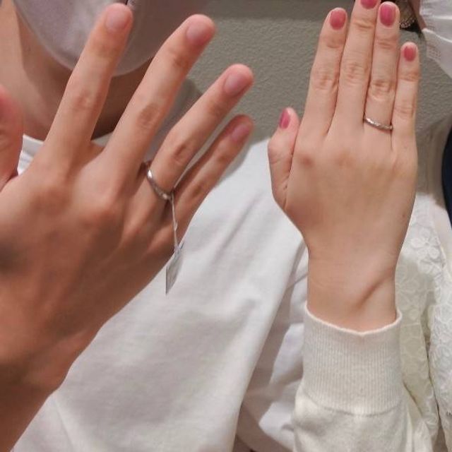 【銀座ダイヤモンドシライシの口コミ】 私もパートナーもウェーブがかかった指輪を勧めていただき、この２つの指…