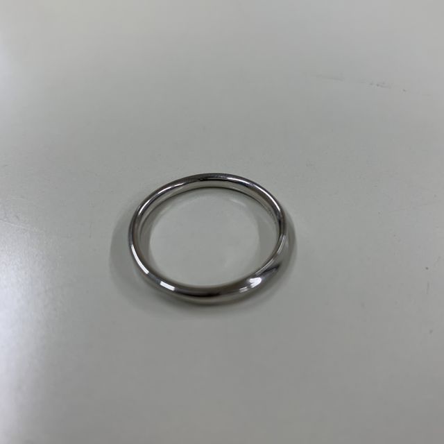 【GALA JEWELRY(ガラジュエリー)の口コミ】 シンプル且つ素材はプラチナを探していたので、その条件にあった指輪を購…