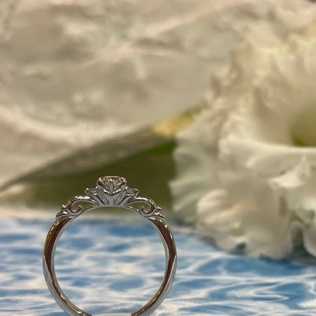 【ケイウノ ブライダル(K.UNO BRIDAL)の口コミ】 指輪を検討するにあたっては色々な店舗を回りました。デザイン、価格帯な…