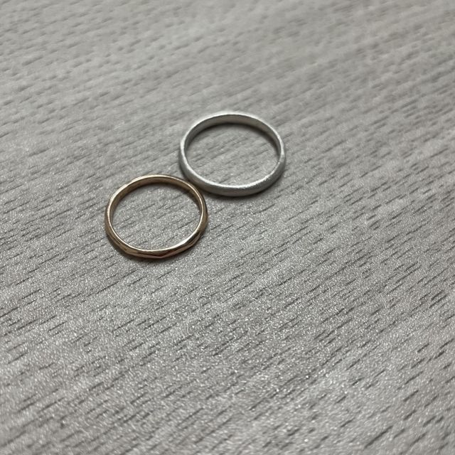 【BAUM(バーム)の口コミ】 私(妻)側はピンクゴールドでシンプルなもの、夫はプラチナでツヤ消しがで…