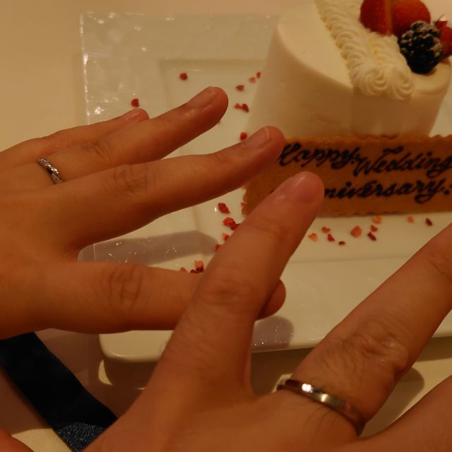 【4℃ BRIDAL(ヨンドシーブライダル)の口コミ】 指に吸い付くようなフィット感が素晴らしい。知名度を考えて他のブランド…