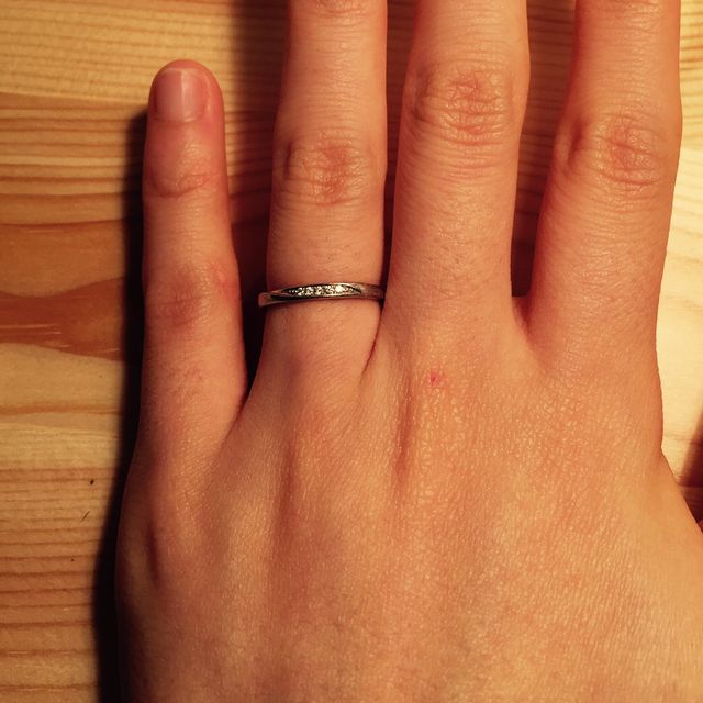 【俄(にわか)の口コミ】 婚約指輪の方が先に決まったので、それに合わせてセットできる指輪を選び…