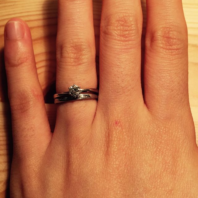 【俄(にわか)の口コミ】 婚約指輪の方が先に決まったので、それに合わせてセットできる指輪を選び…