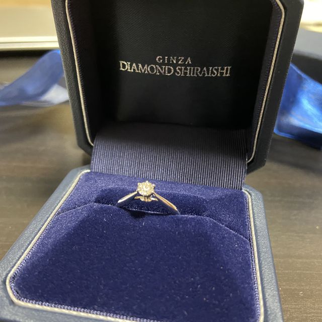 【銀座ダイヤモンドシライシの口コミ】 彼女と一緒に選びにいった際、とにかくシンプルがいいとの意見から、「St.…