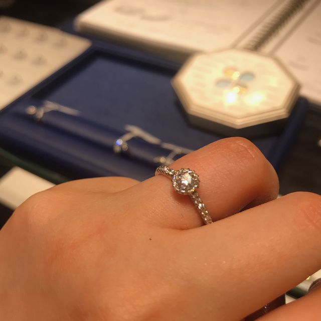 【銀座ダイヤモンドシライシの口コミ】 指輪のデザインはシンプルなものが多く、ダイヤを綺麗に見せてくれる物が…