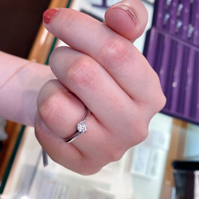 【俄(にわか)の口コミ】 指輪のデザインが魅力的で、結婚が決まる前から気になっていたブランドで…