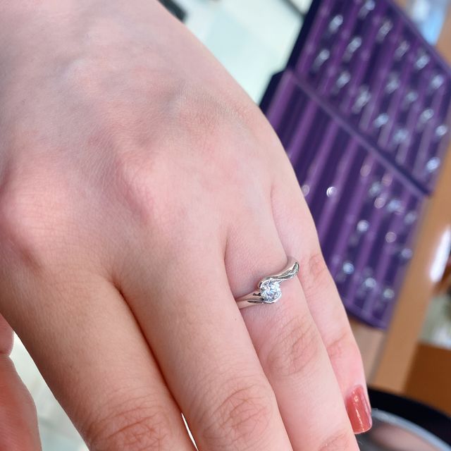 【俄(にわか)の口コミ】 指輪のデザインが魅力的で、結婚が決まる前から気になっていたブランドで…