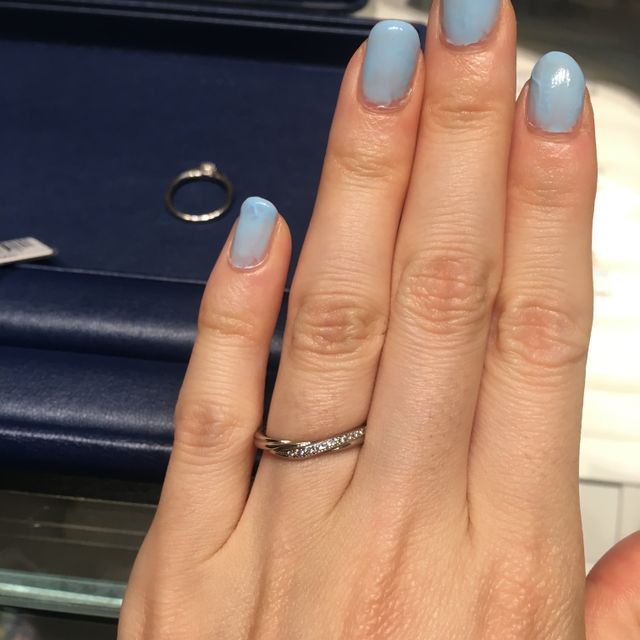 【銀座ダイヤモンドシライシの口コミ】 婚約指輪にあうデザインを探していてフォルムとダイヤの量(数)とスタイル…