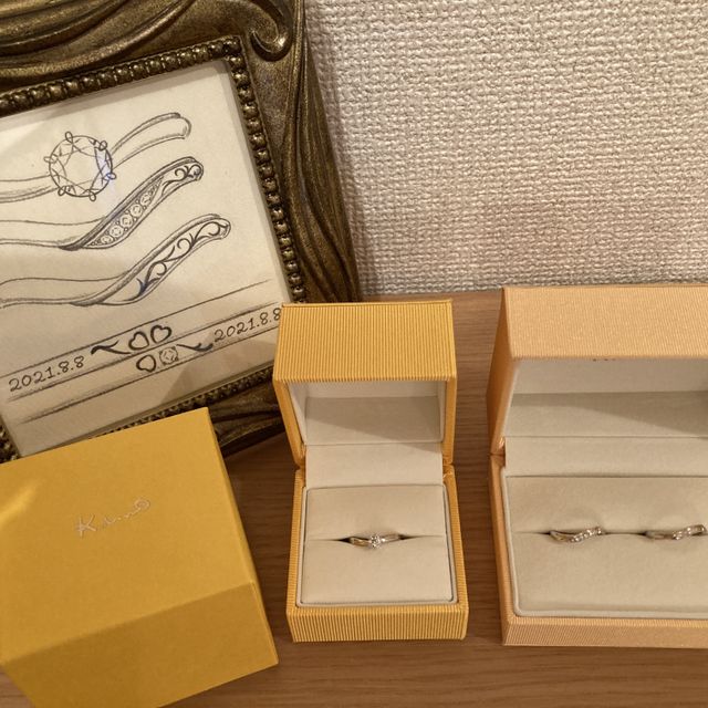 【ケイウノ ブライダル(K.UNO BRIDAL)の口コミ】 デザインがとても気に入りました。Vラインに、ピンクゴールドが入っている…