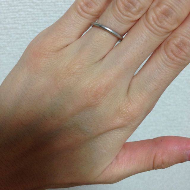 【ティファニー(Tiffany & Co.)の口コミ】 とにかくシンプルで低価格のものを探していました。
主人が営業マンという…