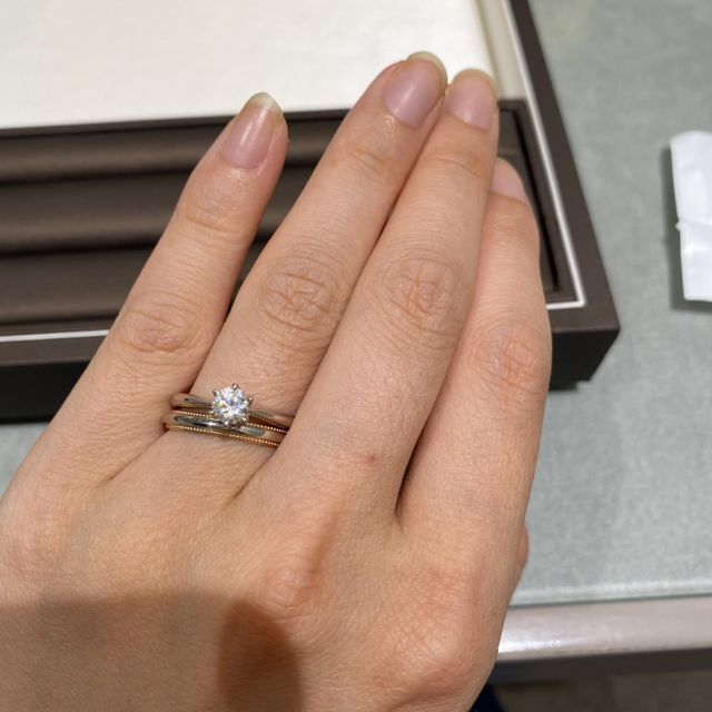 【アイプリモ(I-PRIMO)の口コミ】 華奢でクラシカルなデザインが良いと感じました。
また、横から見た時のデ…