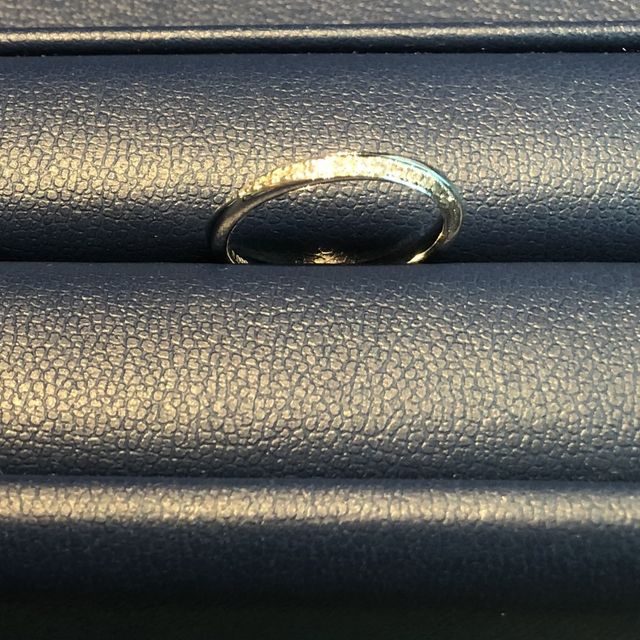 【銀座ダイヤモンドシライシの口コミ】 細身の指輪が欲しかったので、いろいろなブランドをみて、最終的に決めさ…