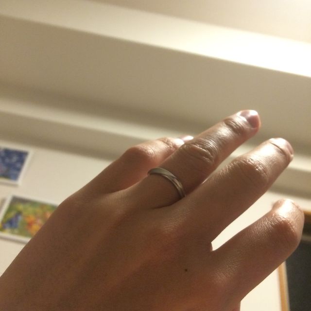 【銀座ダイヤモンドシライシの口コミ】 はじめに、いろいろな種類の指輪を見させていただき、たくさん試着してみ…