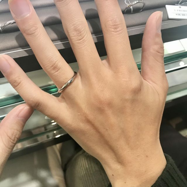 【アイプリモ(I-PRIMO)の口コミ】 着け心地が良くて指によく馴染みました。ダイヤの輝きも主張し過ぎず、仕…
