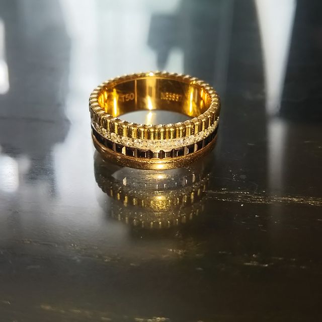 【ブシュロン(BOUCHERON)の口コミ】 ブシュロンの定番デザインで、存在感があり、ちょっと人とは違うデザイン…