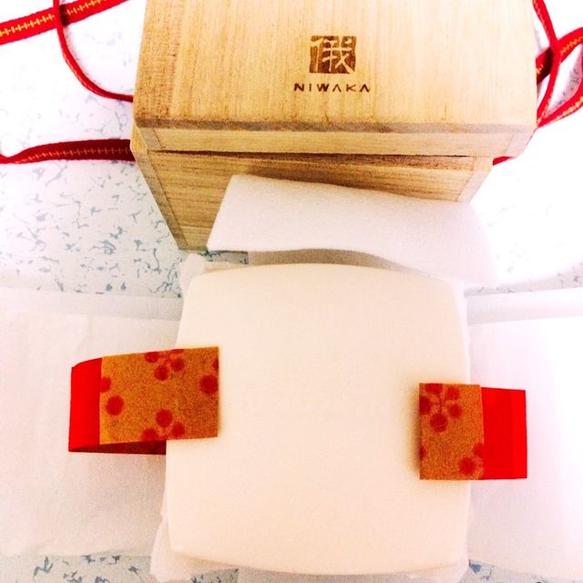 【俄(にわか)の口コミ】 婚約指輪を買って貰えることになり、店に探しに行き２つの候補から「月彩…