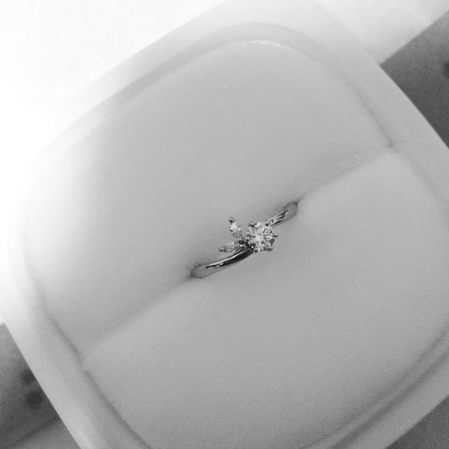 【俄(にわか)の口コミ】 婚約指輪を買って貰えることになり、店に探しに行き２つの候補から「月彩…