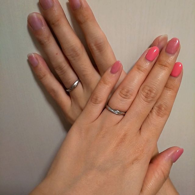 【4℃ BRIDAL(ヨンドシーブライダル)の口コミ】 普通のデザインではなく、
少し変わったデザインのものが欲しかったので、…