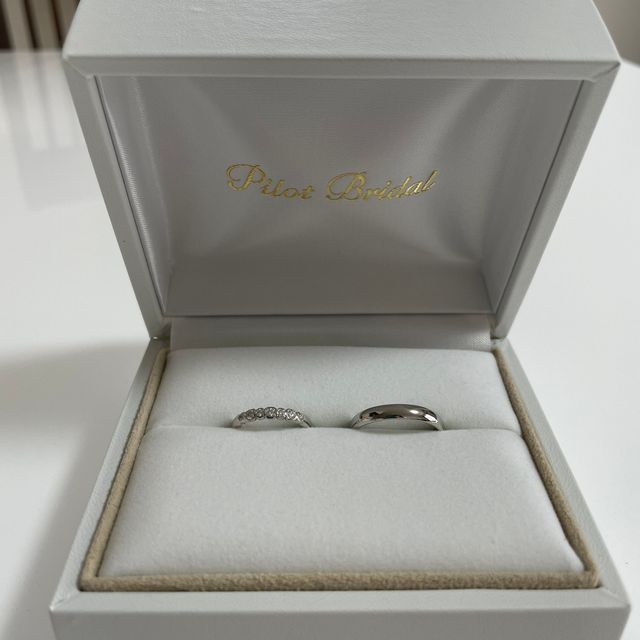 【PILOT BRIDAL(パイロットブライダル)の口コミ】 指輪のデザインがダイヤが豪華で綺麗だったので、決めました。
無料でリン…