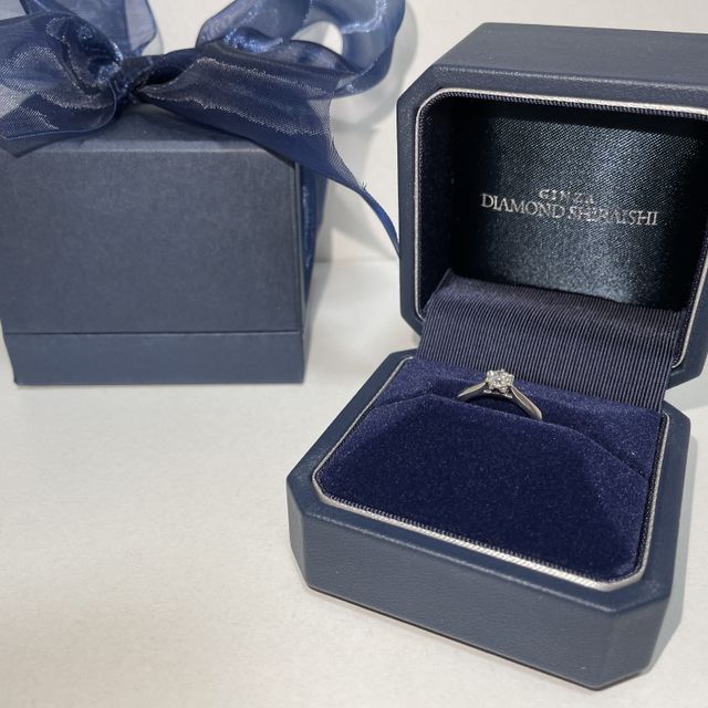 【銀座ダイヤモンドシライシの口コミ】 指輪の1番の決め手は、やはりデザインです。彼女と2人で、婚約指輪を見に…