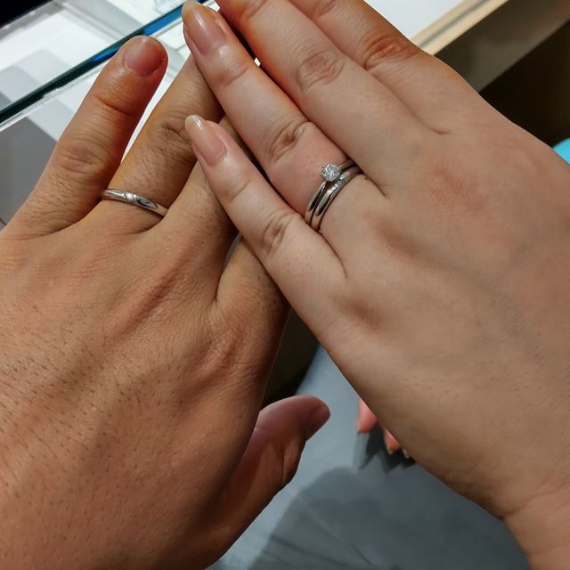 【銀座ダイヤモンドシライシの口コミ】 様々なデザインの指輪がある中でリーズナブルな物を選びました。
選択肢は…